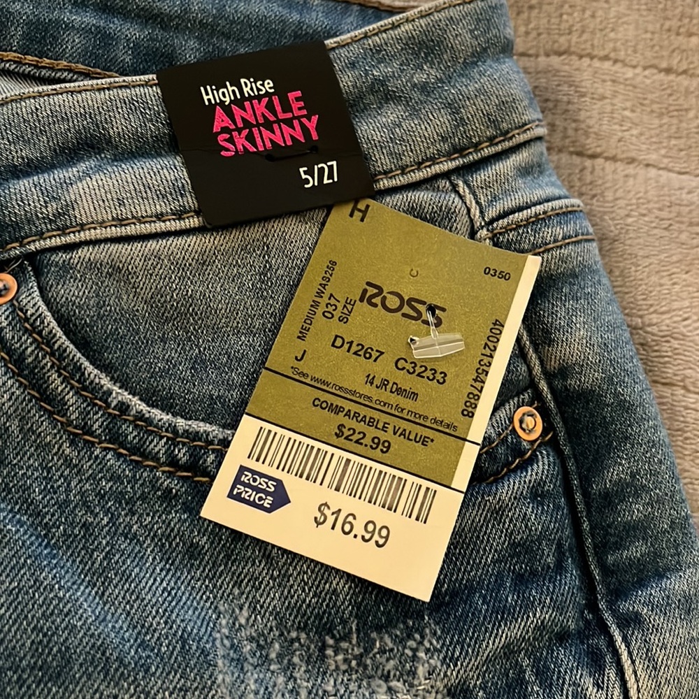 ripped jeans - Picture 2 of 5